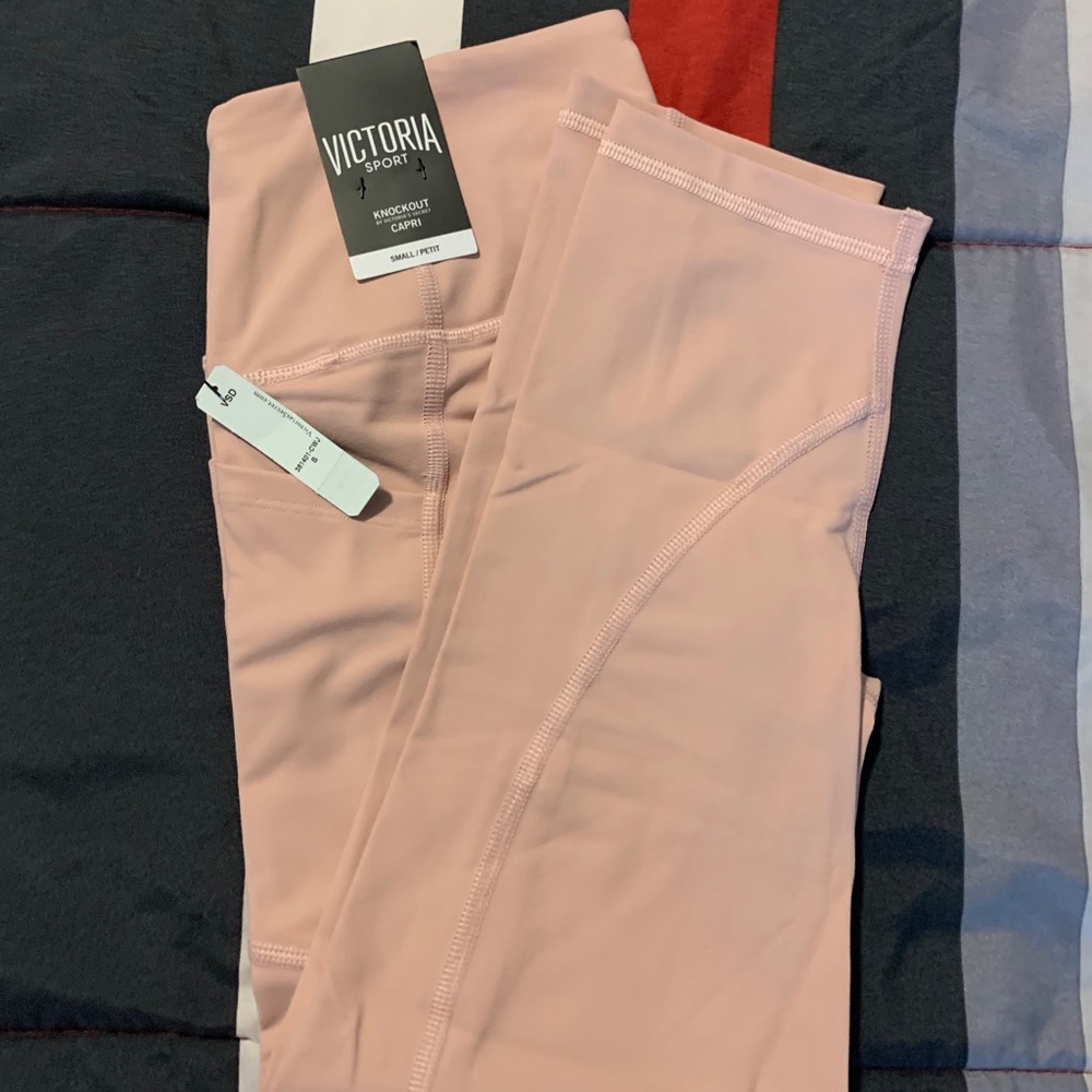 Victoria’s Secret knockout Capri leggings